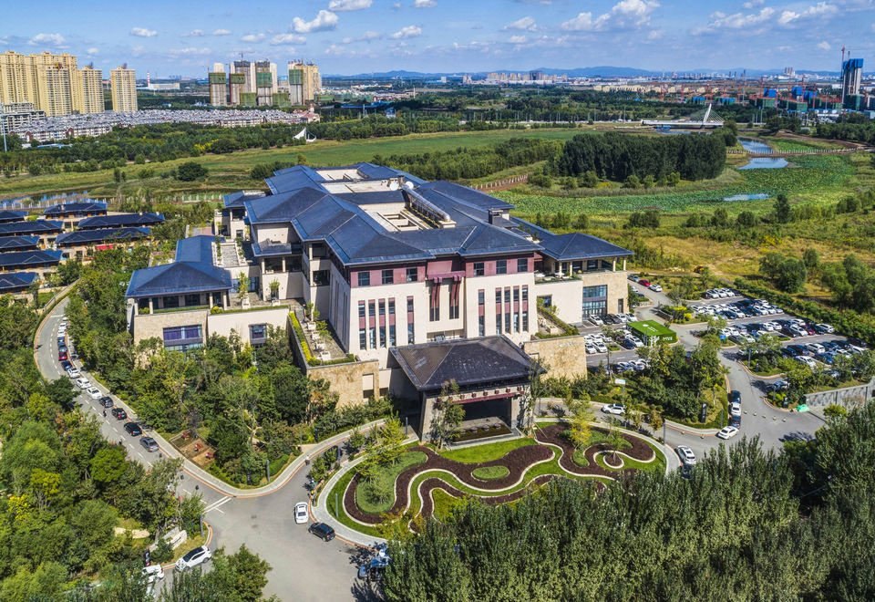 Qinghe Peninsula resort — exterior and grounds